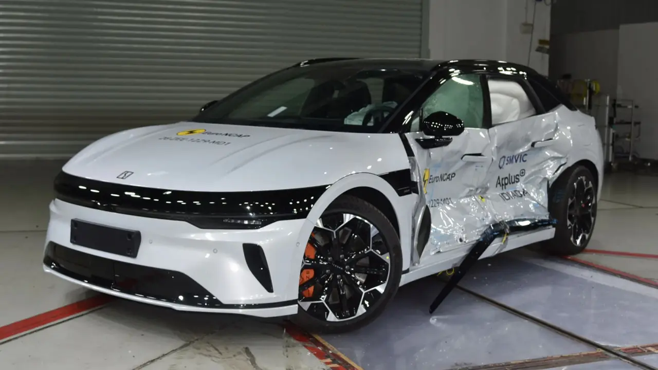 Pengujian mobil Zeekr 007 GT.