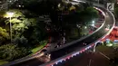 Lampu pemandangan Simpang Susun Semanggi menyala pada malam hari ketika diresmikan Presiden Joko Widodo bertepatan dengan Hari Ulang Tahun ke-72 Kemerdekaan Republik Indonesia (17/08) (Liputan6.com/Johan Tallo)
