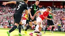 Aksi Alexis Sanchez saat melawan Stoke City dalam lanjutan Liga Premier Inggris di Stadion Emirates, London. Sabtu (12/9/2015). (EPA/Sean Dempsey)