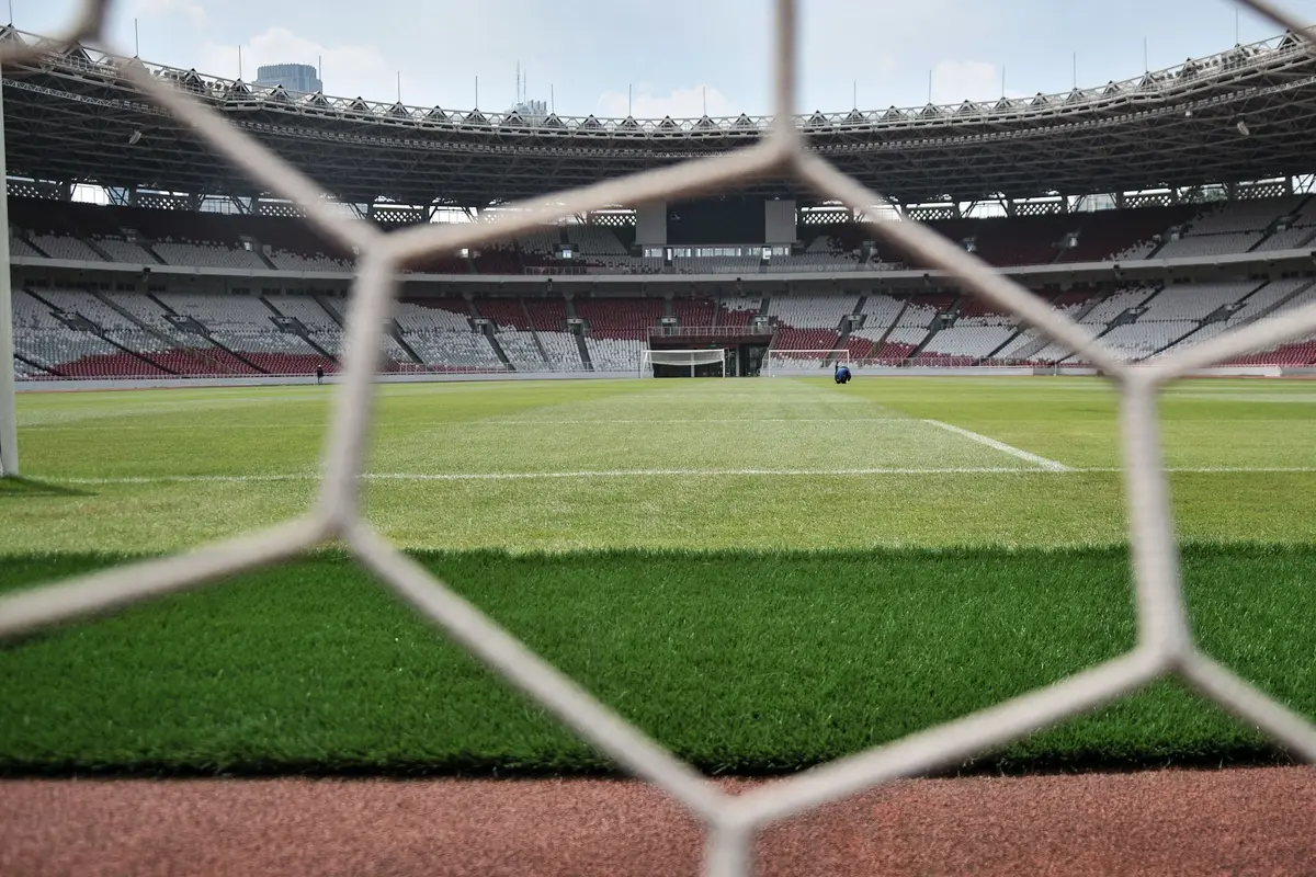 Perawatan Lapangan Stadion GBK Jelang Piala Dunia U20