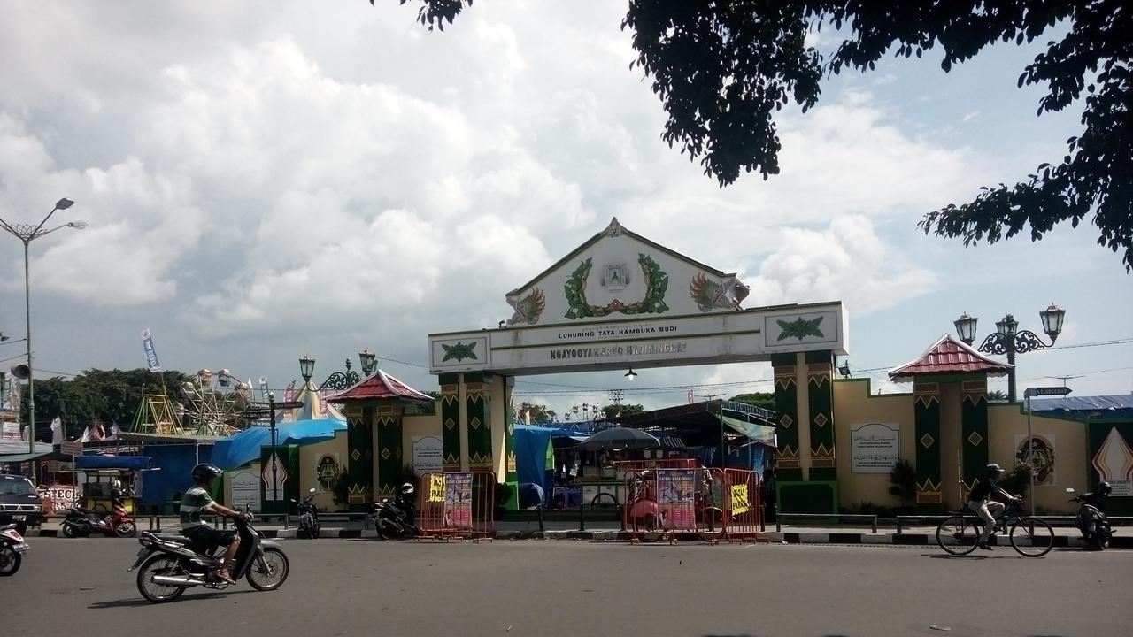 Berkah dan Musibah di Pasar Malam Sekaten Yogya