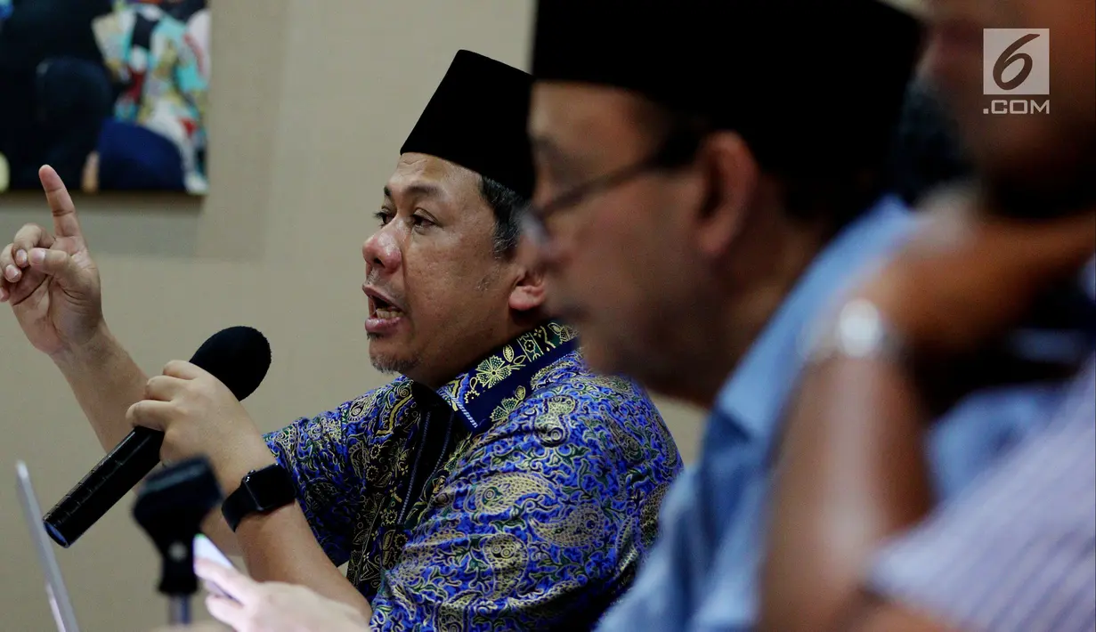 Wakil Ketua DPR RI, Fahri Hamzah menjadi pembicara diskusi di DPP PAN, Jakarta, Rabu (9/5). Diskusi bertema Reformasi 98: Melawan Lupa. (Liputan6.com/JohanTallo)