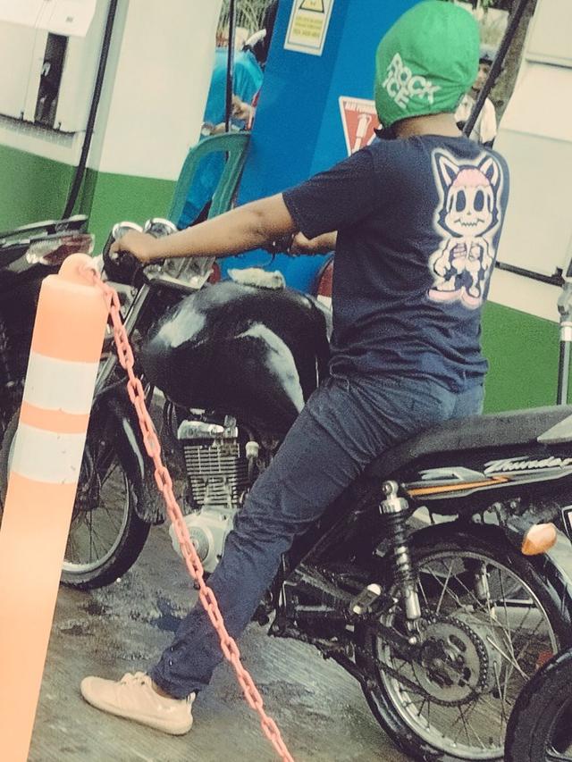 10 Potret Suzuki Thunder Saat Menguras SPBU, Banyak Dipakai Para Penjual Bensin Eceran