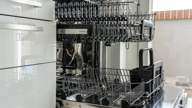 Selain Praktis, Ini 3 Keunggulan Punya Dishwasher di Dapur