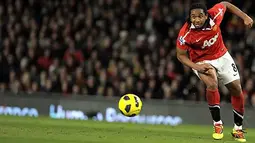 Gelandang MU Anderson beraksi pada partai lanjutan Liga Premier melawan Arsenal di Old Trafford pada 13 Desember 2010 yang berkesudahan 1-0 untuk MU. AFP PHOTO/ANDREW YATES