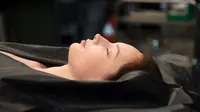 Jadi Mayat, Aktris The Autopsy of Jane Doe Bugil 8 Jam
