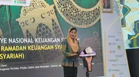 Kepala Eksekutif Pengawas Perilaku Pelaku Jasa Keuangan, Edukasi, dan Pelindungan Konsumen OJK, Friderica Widyasari Dewi dalam program Gebyar Ramadan Keuangan Syariah (GERAK Syariah), di AEON Mall BSD City, Tangerang, Minggu (23/2/2025).
