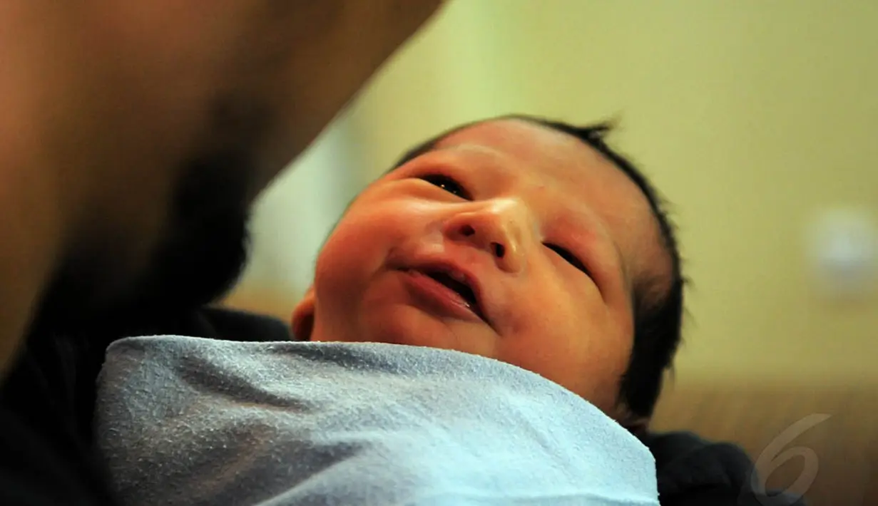 Bayi laki-laki Marcell Siahaan-Rima Melati Adams itu lahir dengan panjang 40 cm beratnya 2,8 kg di Rumah Sakit Brawijaya. (Liputan6.com/Faisal R Syam) 