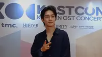 Chen EXO sapa penonton sebelum main event KOSTCON Jakarta 2025 di Indonesia Arena GBK pada Sabtu (02/08/2025). (Foto: Liputan6/Vindy Therecia)