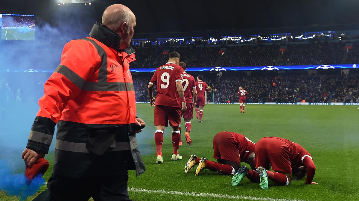 FOTO: Sujud Syukur Mohamed Salah Iringi Kemenangan Liverpool di Liga  Champions - Foto Liputan6.com