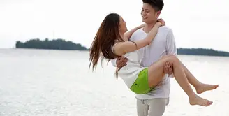 Demi mendapatkan kesan romantis pada video klipnya, Esal Revano dan tim melakukan syuting dibeberapa tempat di Kepulauan Seribu. Esal baru saja menyelesaikan syuting video klip lagu berjudul Masih Ada Cinta. (Bambang E. Ros/Bintang.com)