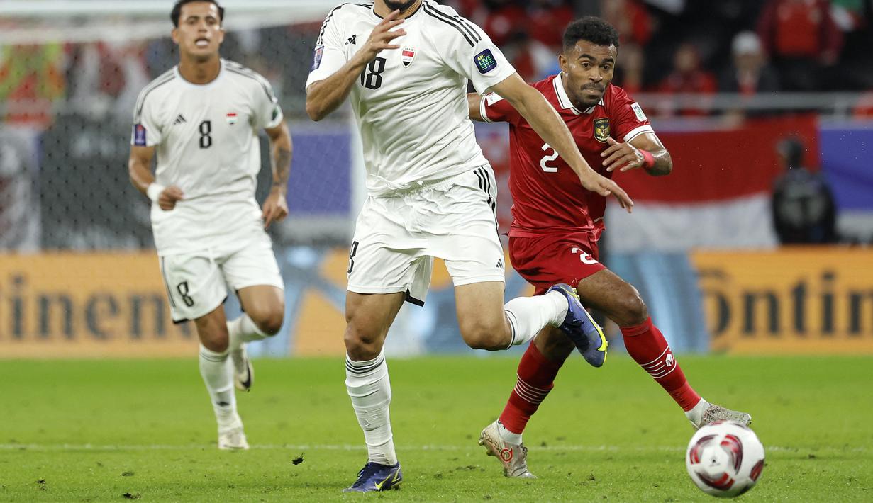 Yakob Sayuri menjadi aktor bagi satu-satunya gol Indonesia pada laga ini. Dengan kecepatannya, penggawa PSM Makassar ini sukses merepotkan lini pertahanan Irak. Selain itu Sayuri juga tak segan membantu pertahanan. Pada laga ini, ia mencatatkan tiga sapuan, satu intersep, dan satu tekel. (AFP/Karim Jaafar)