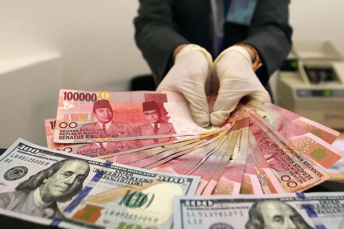 FOTO: Akhir Tahun, Nilai Tukar Rupiah Ditutup Menguat