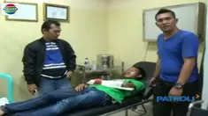 Tiga orang pemuda yang sedang melintas dengan sepeda motor di Palembang, diserang dua pria yang menggunakan senjata tajam.
