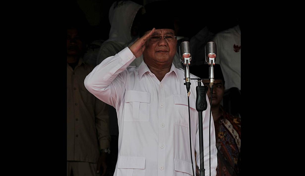 Prabowo Subianto saat memimpin upacara HUT RI ke-69 di Nusantara Polo Club-Jagorawi Golf and Country, Bogor, Minggu (17/8/14). (Liputan6.com/Johan Tallo)