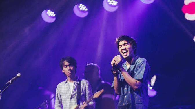 Lirik Lagu Anugerah Terindah Yang Pernah Kumiliki Sheila On 7 Ragam Bola Com