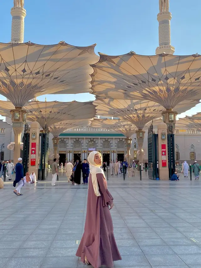Dinda Kirana jalankan ibadah umrah untuk kali pertama, ditemani Naufal Samudra (Foto: Instagram dindakirana.s)