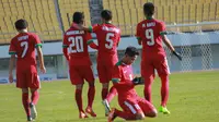 Para pemain Timnas Indonesia U-19 merayakan gol bunuh dirinya yang dilakukan pemain Brunei U-19 pada laga kualifikasi Piala Asia U-19 di Stadion Puju Public, Gyeonggi, Selasa (31/10/2017). Timnas U-19 menang 5-0 atas Brunei. (Bola.com/Media PSSI)