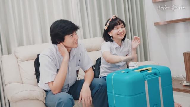 6 Potret Angelica Simperler Pakai Seragam SMA dengan Anak Tiri, Seperti Adik Kelas