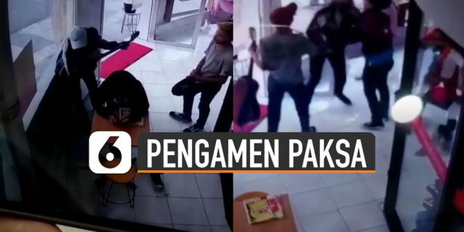 VIDEO: Viral Pengamen Paksa Pengunjung Dengan Kekerasan, Ini Dia Alasannya