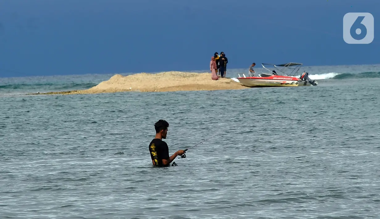 Taman Nasional Baluran berbatasan dengan Selat Madura di utara, Selat Bali di timur, Desa Wonorejo dan Sungai Bajulmati di selatan dan, serta Sungai Klokoran dan Desa Sumberanyar di barat. (merdeka.com/Arie Basuki)
