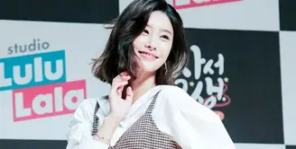 Sebelum menuai kesuksesan, beberapa idola Korea Selatan menjalani kehidupan yang pahit. Beberapa dari mereka berangkat dari keluarga miskin dan harus berjuang untuk bertahan hidup. Siapa saja mereka? (Foto: Soompi.com)