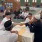 Sebelum resmi menjadi suami Rachell Park Yong Gwang memilih menjadi mualaf dengan memeluk agama Islam di depan ayah Rachell Helmi Yahya. [Twitter/@rachellyahya]