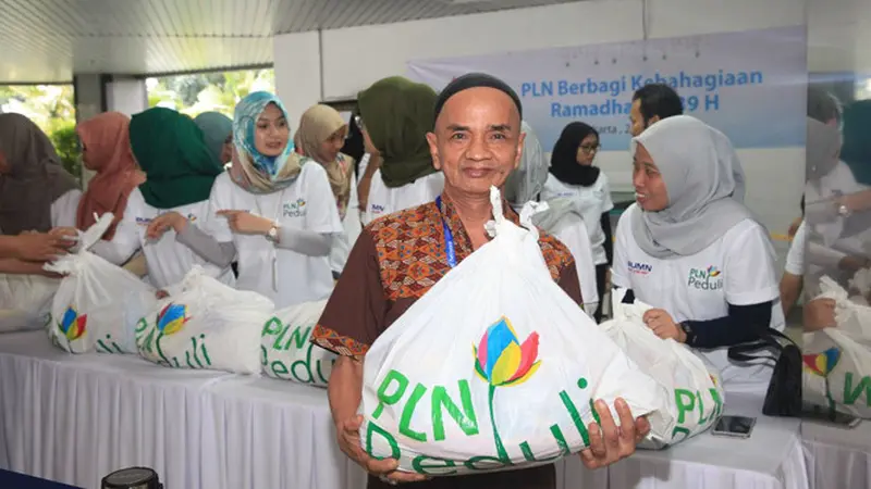 PLN Berbagi 20.000 Paket Sembako untuk Kaum Dhuafa di Jabodetabek