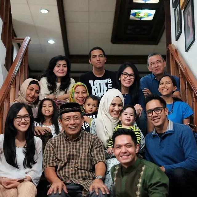 5 Potret Kebersamaan Alyssa Soebandono dan Ibu yang Jarang Tersorot