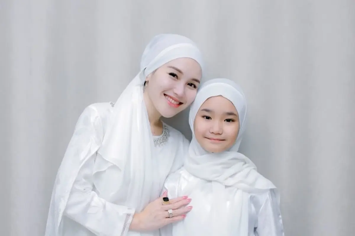 Bilqis Anak Ayu Ting Ting Kenakan Hijab