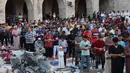 Masjid Omari rusak parah akibat pemboman Israel. (Omar AL-QATTAA/AFP)