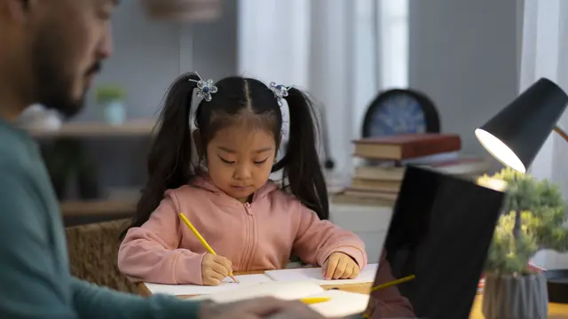 Sesuaikan waktu belajar anak saat ia benar-benar siap menerima pelajaran