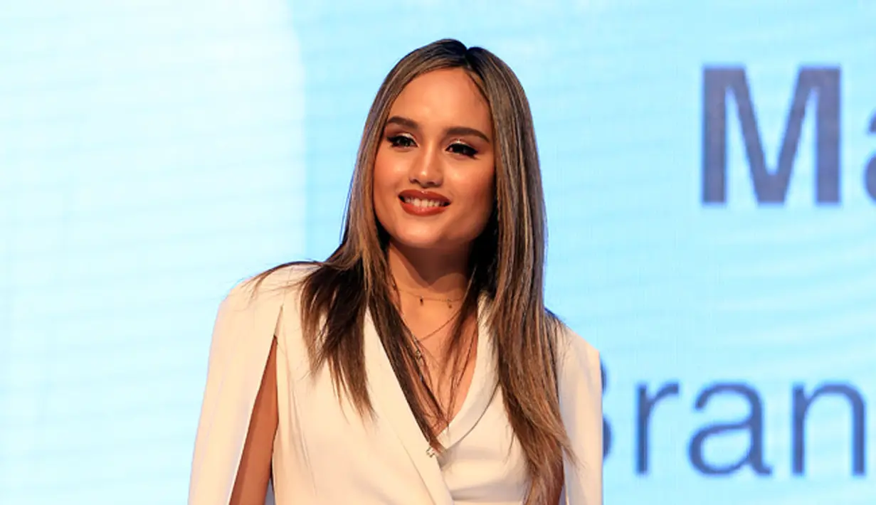 Saat ditemui di kawasan Sudirman, Jumat (8/12/2017) ia berbagi cerita film baru yang dilakoni. Di hollywood bulan Desember sampai awal Januari memasuki liburan akhir tahun. Ia memanfaatkan untuk berlibur ke Indonesia. (Deki Prayoga/Bintang.com)