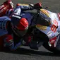 Marc Marquez ketika mengaspal di Sirkuit Le Mans, Prancis hari Sabtu (11/05/2024). (JULIEN DE ROSA / AFP)