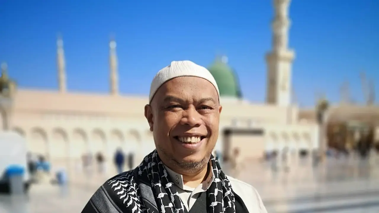 Lama Tak Muncul, Ini 6 Potret Terbaru Teuku Edwin yang Kini Berhijrah