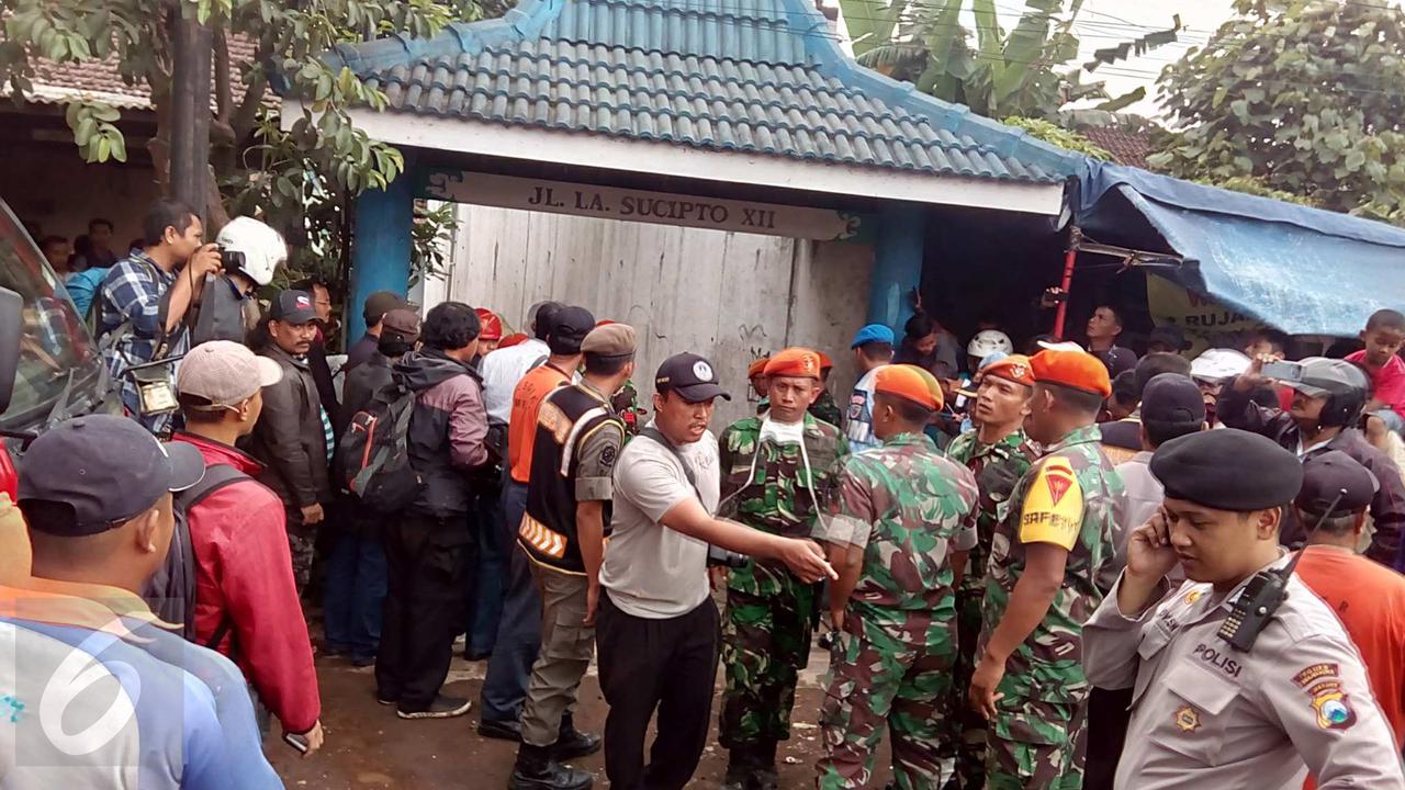 20160210-Pesawat Super Tucano Jatuh Menimpa Rumah Warga