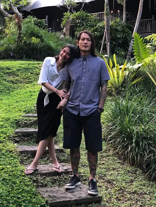 Banyak sekali netizen yang berharap keduanya berjodoh. Begini momen manis saat mereka liburan bareng. Tak segan memamerkan kemesraan yang berhasil bikin netizen baper melihatnya.(Liputan6.com/IG/@ncit90)
