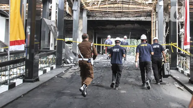 FOTO: Puslabfor Mabes Polri Olah TKP Kebakaran Gedung Kejaksaan Agung
