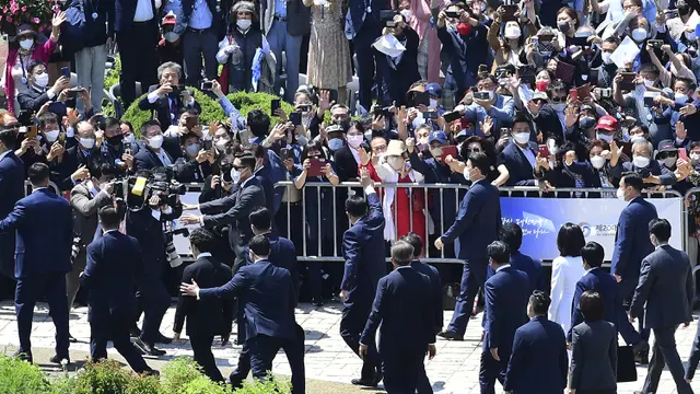 FOTO: Yoon Suk-yeol Resmi Dilantik Jadi Presiden Korea Selatan