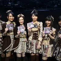 Popularitas JKT48 terus ditunjukan lewat bakat dan karyanya para personel. Kali ini JKT48 resmi meluncurkan album kedua yang bertajuk 'Mahagita'. (Adrian Putra/Bintang.com)