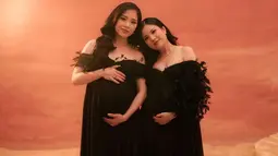 Hamil bersamaan dengan Valencia Tanoesoedibjo, Jessica Tanoe dan kakaknya jalani maternity shoot bersama. Diketahui saat menjalani maternity shoot ini, usia kandungan Jessica Tanoe menginjak 38 minggu sementara kandungan Valencia Tanoe berusia 25 minggu. Usia keduanya hanya terpaut usia 1,5 tahun, kakak dan adik ini selalu kompak sedari kecil dan ketika sudah jadi ibu. (Liputan6.com/IG/@jessicatanoe)