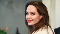 Di tahun 2016 silam, Angelina Jolie memang menjadi pihak yang mengajukan gugatan cerai pada Brad Pitt lebih dulu. Namun ternyata, Jolie pun juga terpuruk dengan enam hal berikut ini.(AFP/Michael Loccisano)