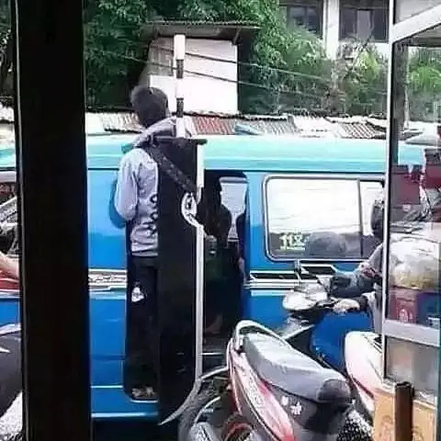 6 Barang Bawaan Nyeleneh Penumpang Transportasi Umum Ini Bikin Tepuk Jidat