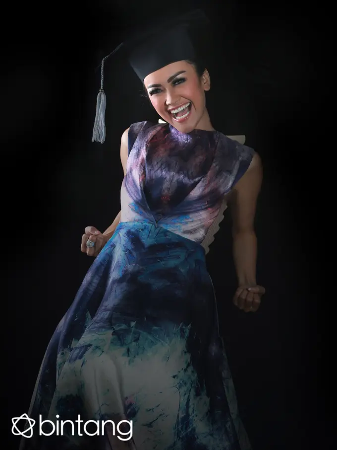 [Bintang] Julia Perez