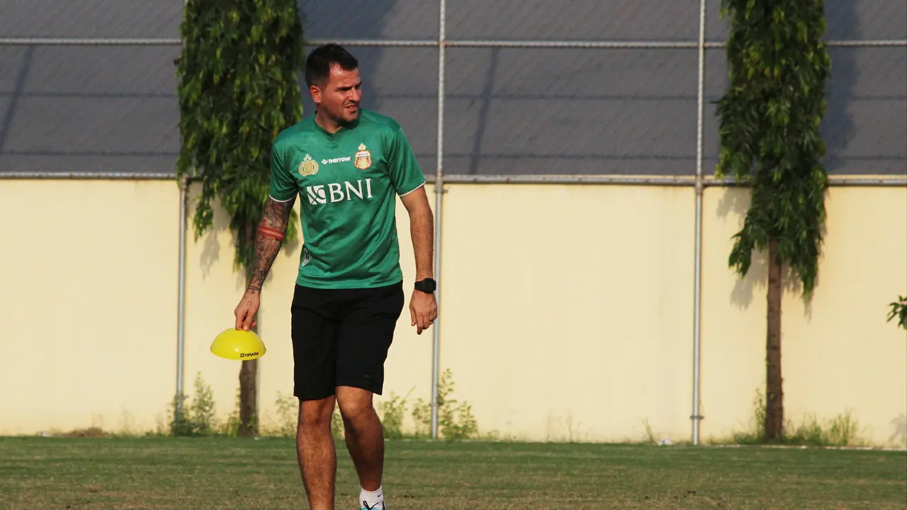 Simon McMenemy