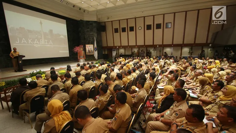 Anies Sampaikan Pemaparan di Hadapan Lurah dan Camat se-DKI Jakarta