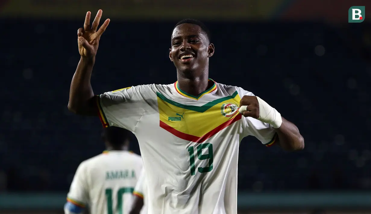<p>Selebrasi pemain Timnas Senegal U-17, Idrissa Gueye setelah mencetak hattrick ke gawang Timnas Polandia U-17pada laga kedua Grup D Piala Dunia U-17 2023 di Stadion Si Jalak Harupat, Kabupaten Bandung, Selasa (14/11/2023). (Bola.com/Ikhwan Yanuar)</p>