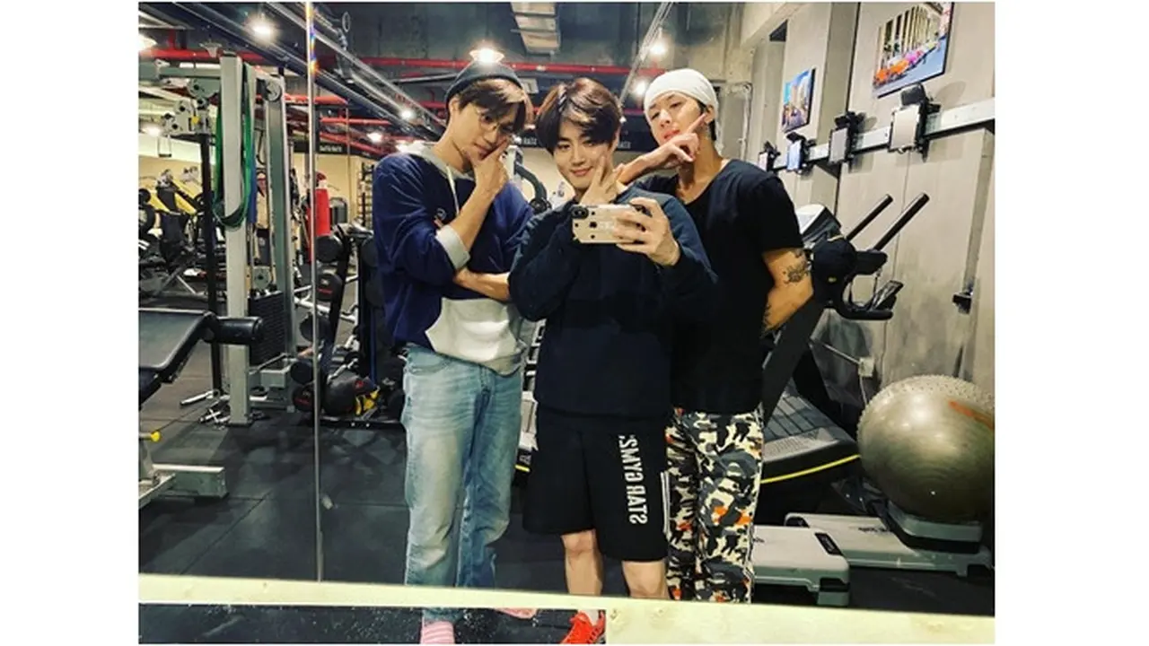 Suho 'EXO' Ulang Tahun, Ini 5 Potret Kedekatannya Dengan Para Member