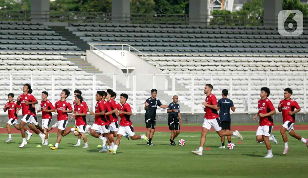 Tim Nasional (Timnas) Indonesia U-23 menggelar sesi latihan perdana jelang keikutsertaan mereka di ajang Piala AFF U-23 2025. (Liputan6.com/Helmi Fithriansyah)