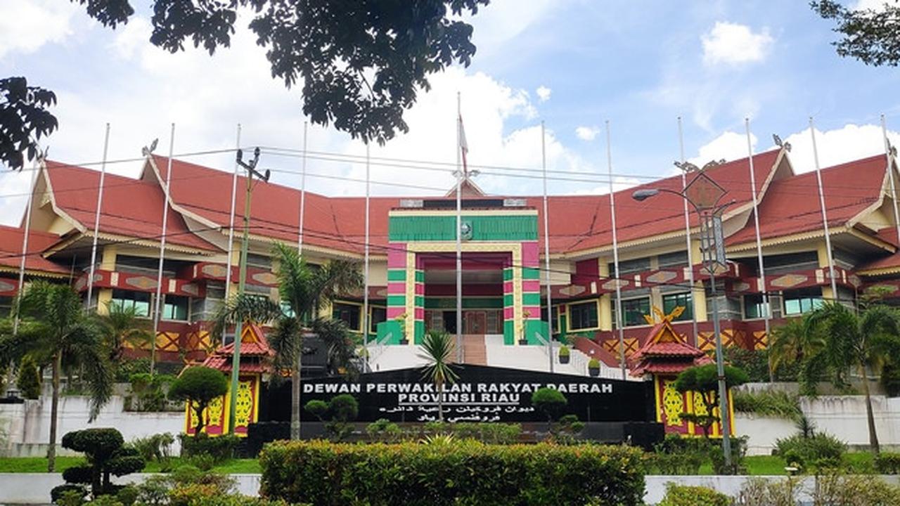Gedung DPRD Riau di Jalan Jenderal Sudirman, Pekanbaru.